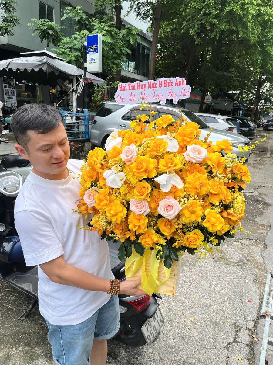 Giỏ hoa tông vàng