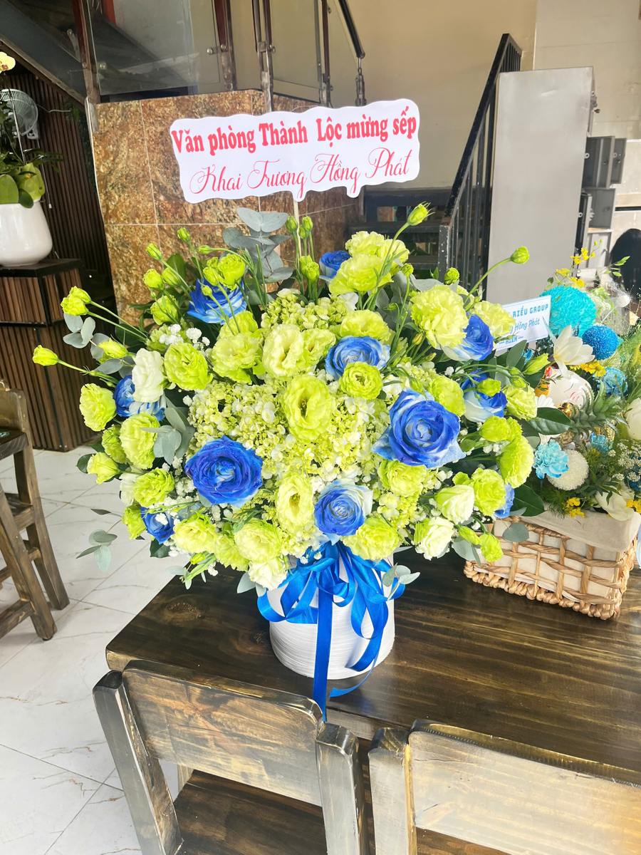 Giỏ hoa tông xanh chúc mừng
