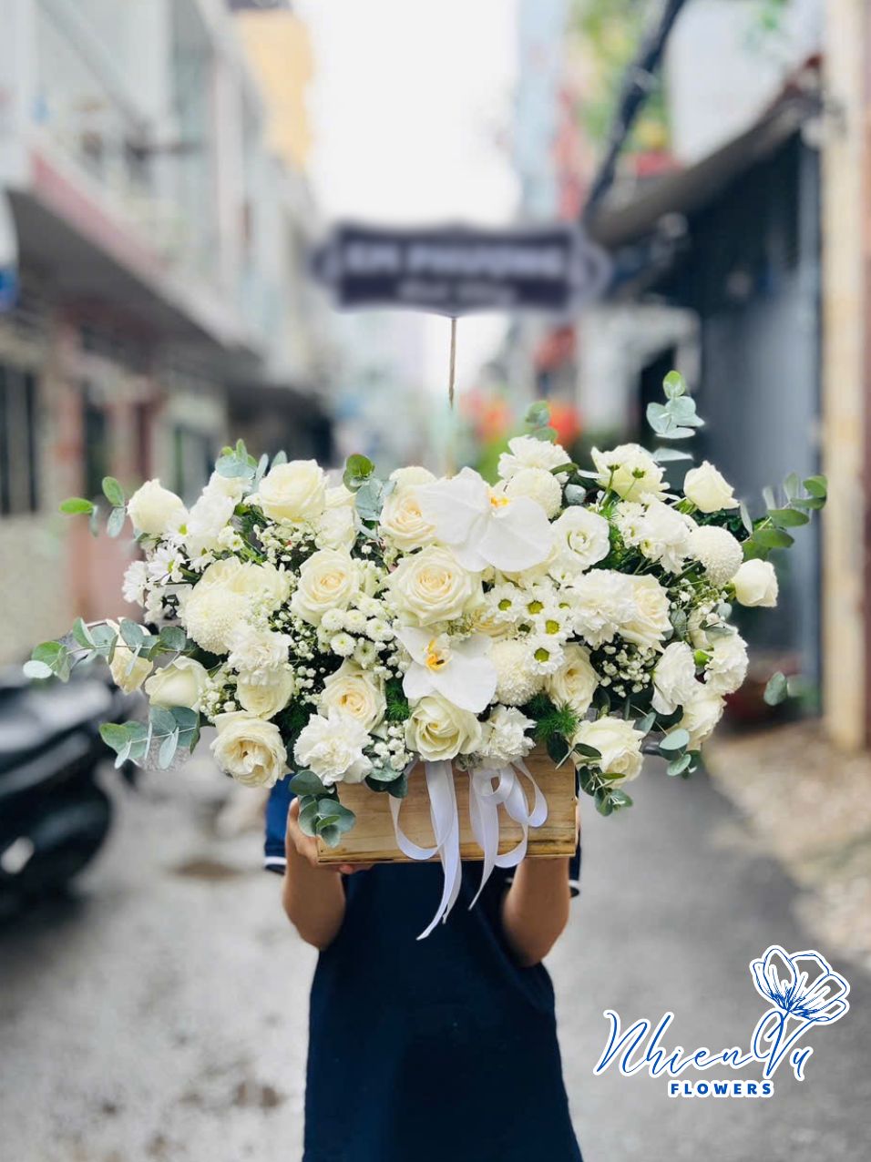 giỏ hoa đám tang sang trọng hcb023 hiện đại