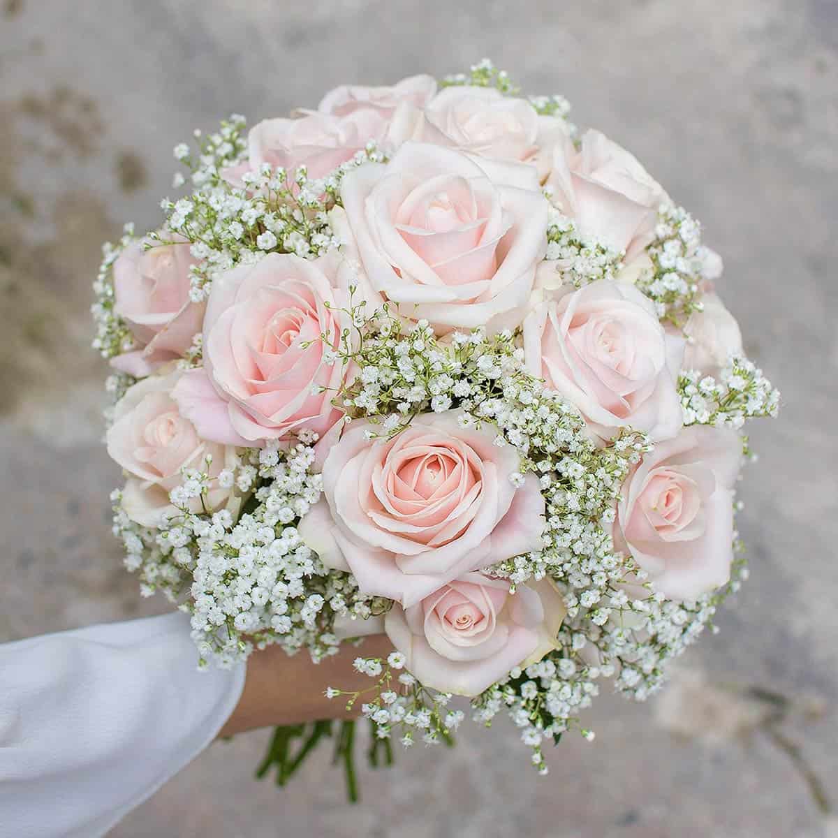 Hoa hồng tượng trưng cho tình yêu nồng nàn