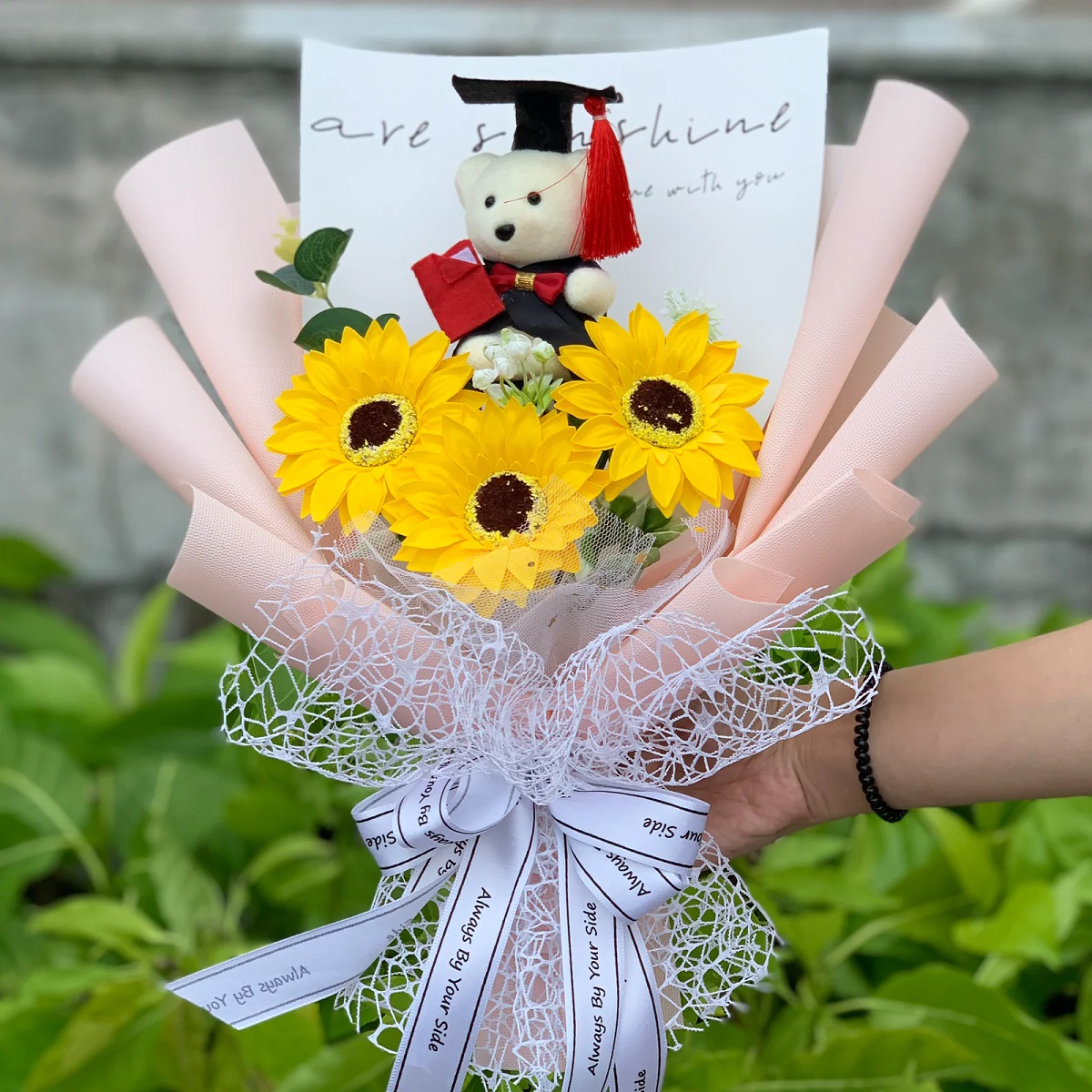 Dịch vụ hoa tốt nghiệp trọn gói của shop hoa phường Bến Thành