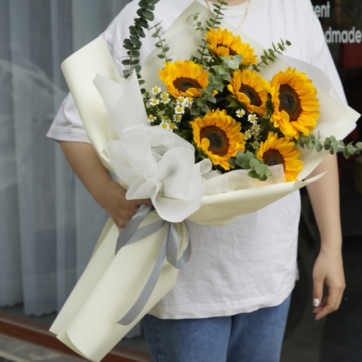 Hoa hướng dương Mang sắc vàng ấm áp và tràn đầy sức sống
