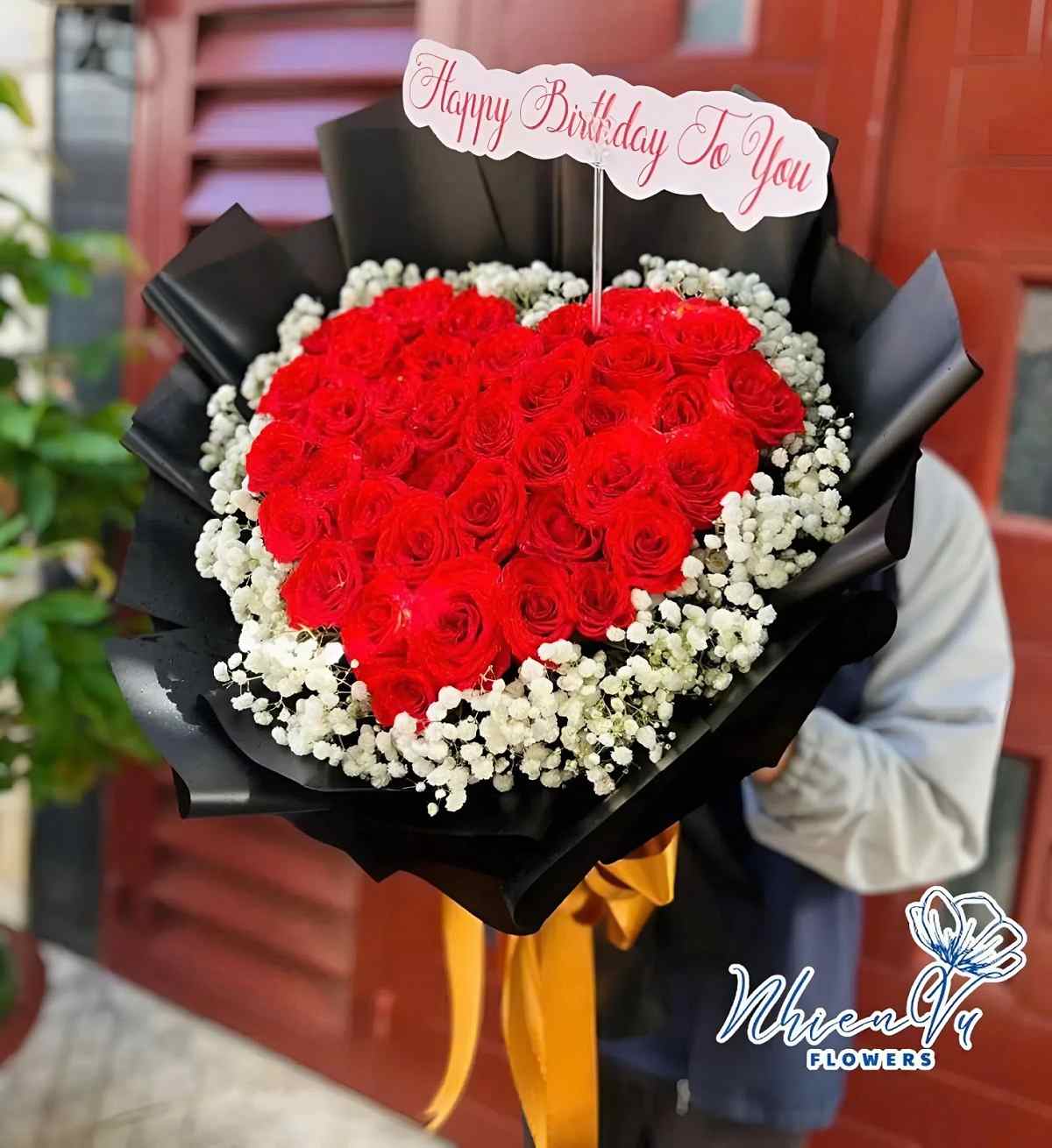 Bó hoa hình trái tim nổi bật Bó hoa hình trái tim được thiết kế tỉ mỉ