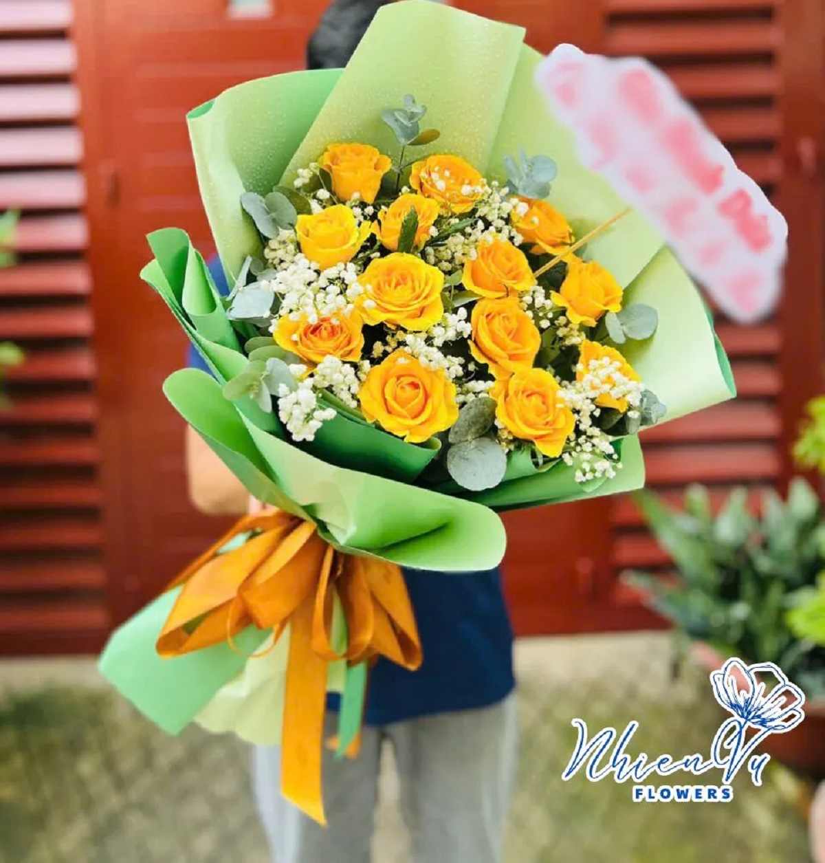 Bó hoa hồng vàng vô cùng tinh tế Bó hoa hồng vàng sang trọng