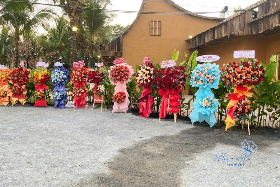 Màu kệ hoa khai giảng